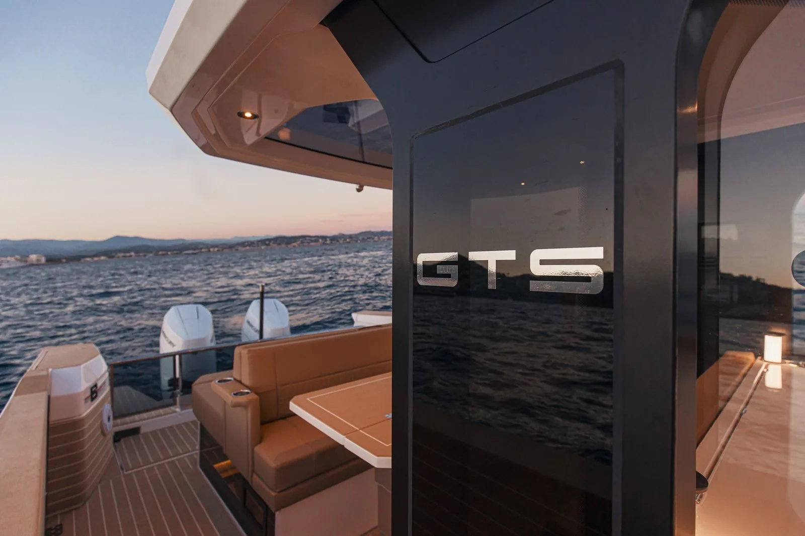 Port de Saint-Hélier à Jersey, escale du Saxdor 400 GTS