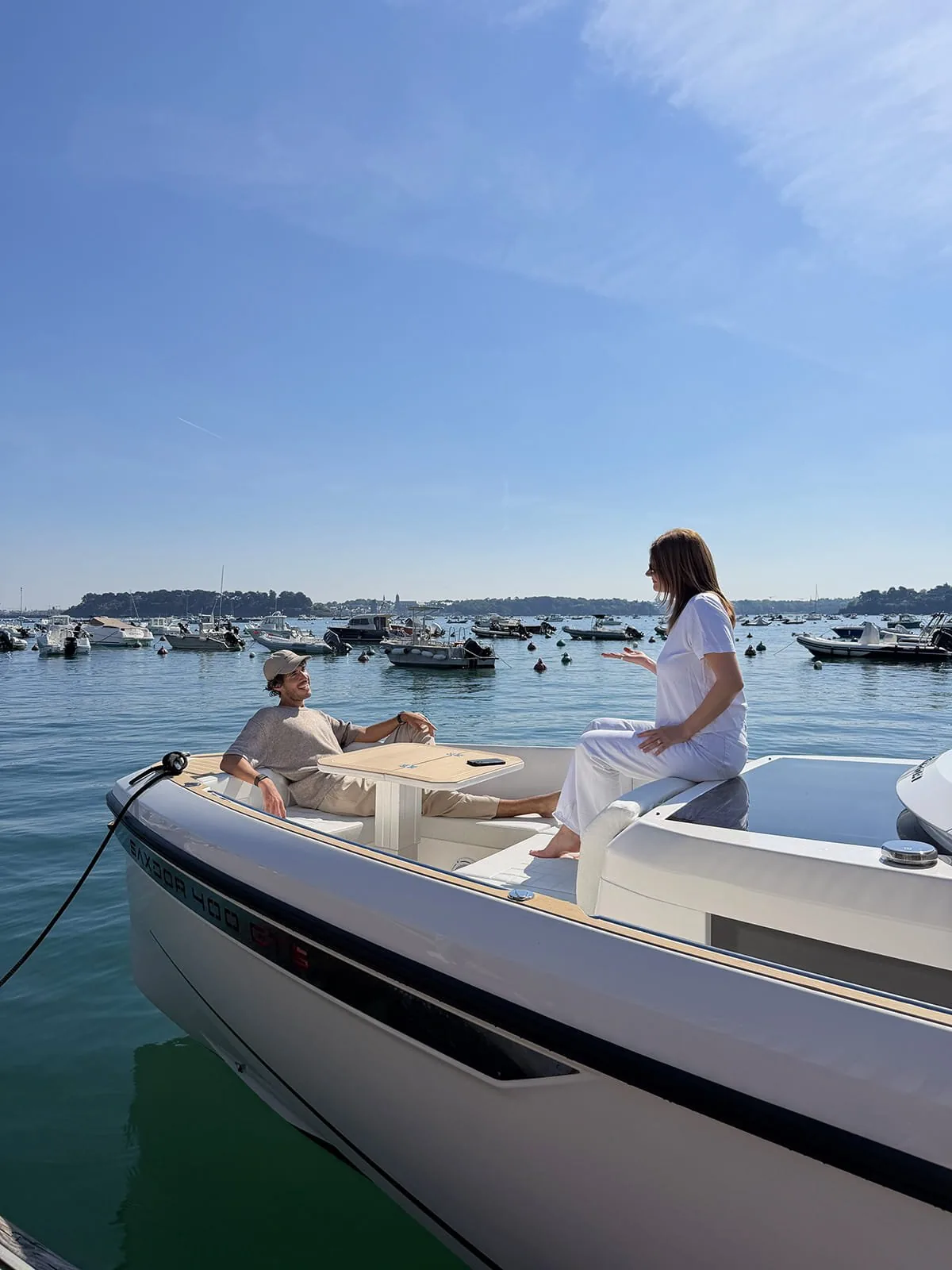 Saxdor 400 GTS au port de Dinard, point d'embarquement Côte d'Émeraude